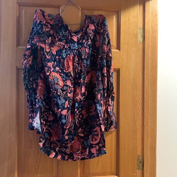 Loft Print Top - Size M - Picture 3 of 3